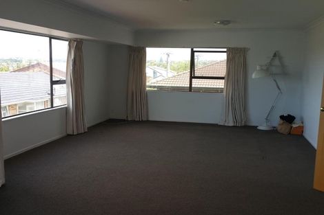 Photo of property in 2/22 Tobruk Crescent, Milford, Auckland, 0620