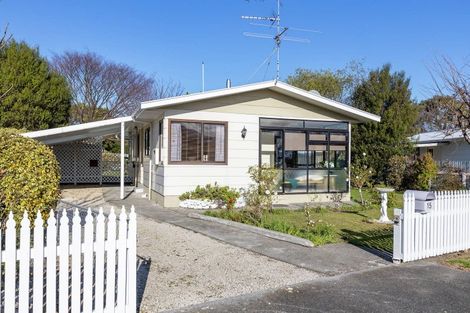 Photo of property in 15 Baillie Crescent, Carterton, 5713
