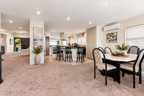 Photo of property in 6 Durness Place, Red Beach, 0932