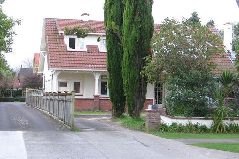 Photo of property in 28a Manapouri Crescent, Hokowhitu, Palmerston North, 4410