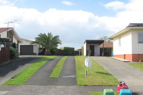 Photo of property in 2/6 Challen Close, Conifer Grove, Takanini, 2112
