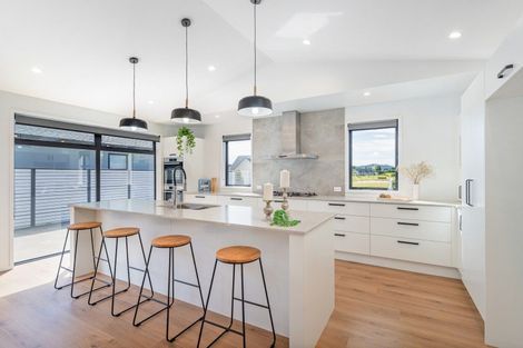 Photo of property in 18 Awatea Drive, Whitianga, 3510