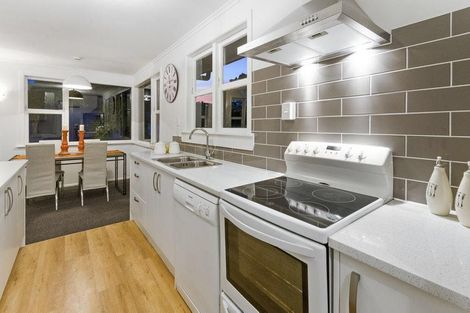 Photo of property in 2/14 Selwyn Crescent, Forrest Hill, Auckland, 0620