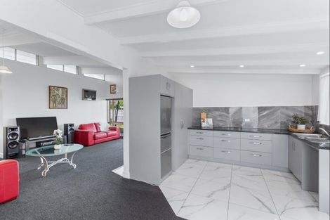 Photo of property in 27 Weraroa Road, Levin, 5510