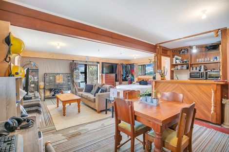 Photo of property in 1069 Scenic Drive North, Swanson, Auckland, 0816