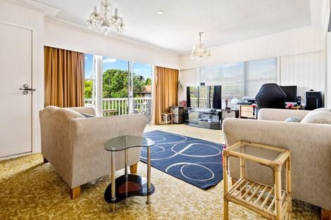 Photo of property in 102 Godley Road, Green Bay, Auckland, 0604