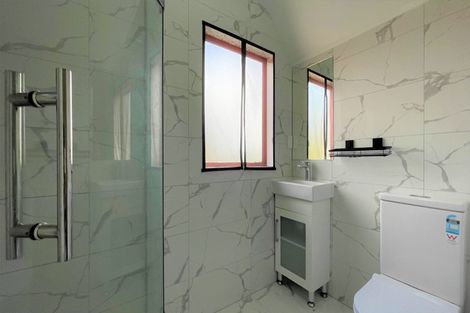 Photo of property in 21 Mallard Place, Unsworth Heights, Auckland, 0632