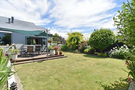 Photo of property in 21 Thornwood Place, Redwood, Christchurch, 8051