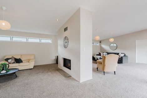 Photo of property in 92 Saint James Drive, Huntington, Hamilton, 3210