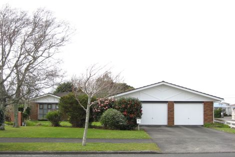 Photo of property in 16 Truby King Street, Merrilands, New Plymouth, 4312