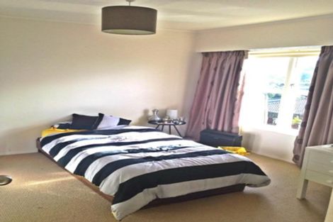 Photo of property in 2/5 Downing Street, Glenfield, Auckland, 0629