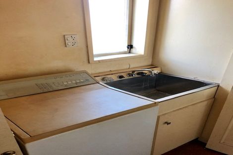 Photo of property in 2/6a Kallu Crescent, Mount Roskill, Auckland, 1041