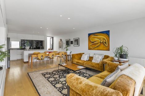 Photo of property in 81 Melbourne Road, Island Bay, Wellington, 6023