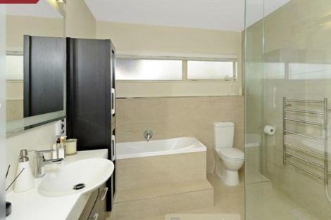 Photo of property in 127 Forrest Hill Road, Forrest Hill, Auckland, 0620