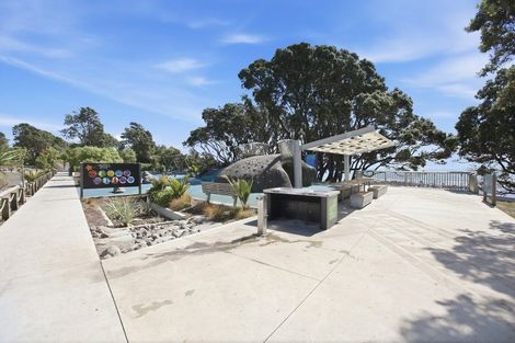 Photo of property in 5 Kawaroa Close, New Plymouth, 4310