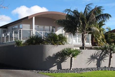 Photo of property in 1/43 Castor Bay Road, Castor Bay, Auckland, 0620