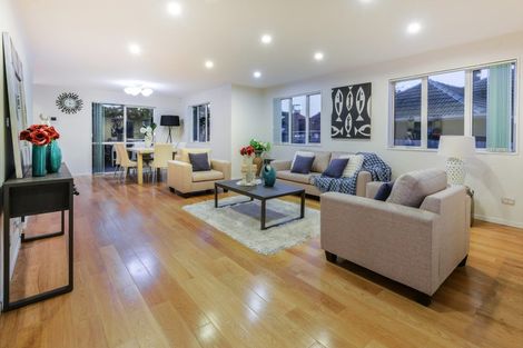Photo of property in 10a Greenslade Crescent, Northcote, Auckland, 0627