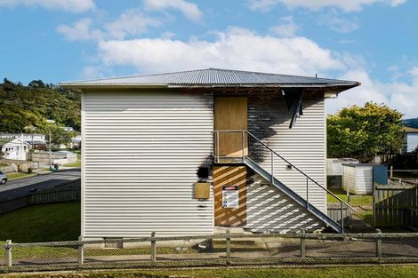 Photo of property in 2-8 Hanson Grove, Stokes Valley, Lower Hutt, 5019