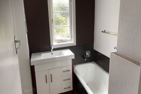 Photo of property in 24 Beverly Place, New Lynn, Auckland, 0600