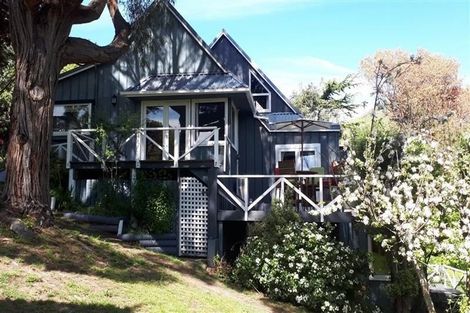 Photo of property in 18 Evans Pass Road, Sumner, Christchurch, 8081