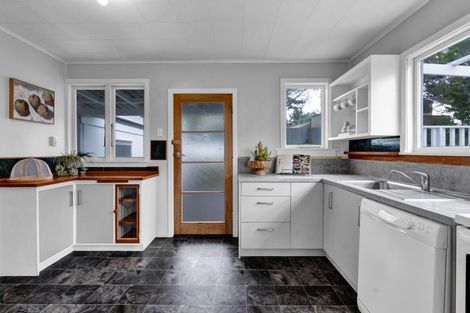 Photo of property in 106 Seaview Road, Westown, New Plymouth, 4310