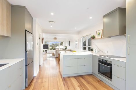 Photo of property in 31 Renata Crescent, Te Atatu Peninsula, Auckland, 0610