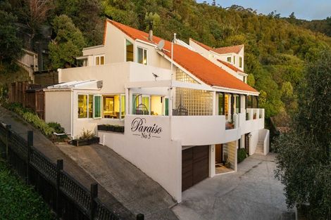 Photo of property in 5 Rangiuru Road, Mahina Bay, Lower Hutt, 5013