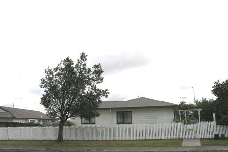 Photo of property in 2/41 Barbados Drive, Unsworth Heights, Auckland, 0632