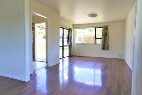 Photo of property in 26 Lambrown Drive, Totara Vale, Auckland, 0629