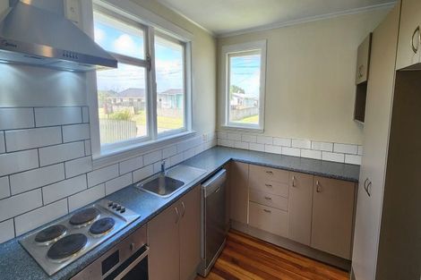 Photo of property in 6 Mcguire Street, Hawera, 4610