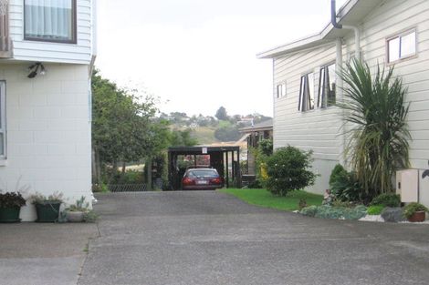 Photo of property in 1/878 East Coast Road, Northcross, Auckland, 0630