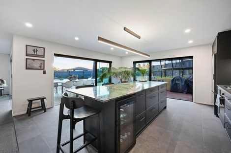 Photo of property in 2 Somerville Road, Shelly Park, Auckland, 2014