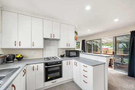 Photo of property in 4 Speargrass Grove, Timberlea, Upper Hutt, 5018