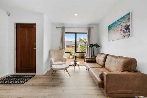 Photo of property in 30 Spalding Rise, Golflands, Auckland, 2013