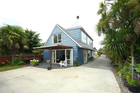 Photo of property in 2/62 Bowhill Road, New Brighton, Christchurch, 8083