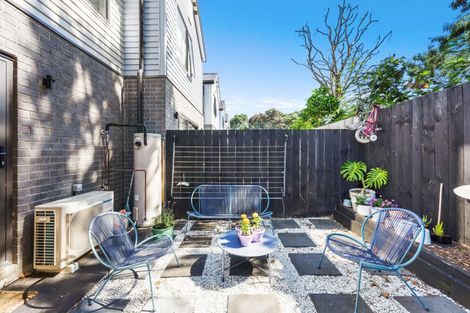 Photo of property in 8a Roys Road, Weymouth, Auckland, 2103