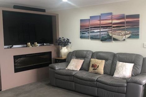 Photo of property in 27 Nicholas Gibbons Drive, Clendon Park, Auckland, 2103