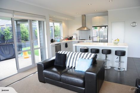 Photo of property in 11 Fountain Avenue, Karaka, Papakura, 2113