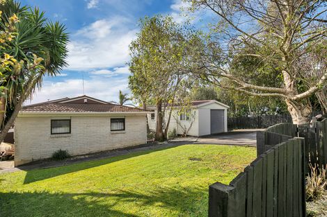 Photo of property in 1069 Scenic Drive North, Swanson, Auckland, 0816