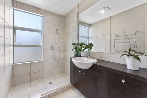 Photo of property in 19 Springdale Grove, Fitzherbert, Palmerston North, 4410