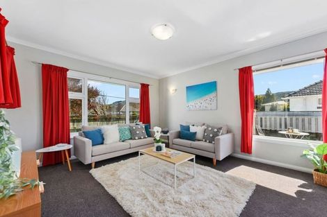 Photo of property in 2 Craig Grove, Elderslea, Upper Hutt, 5018