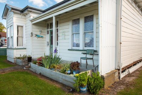 Photo of property in 70 Allardice Street, Dannevirke, 4930