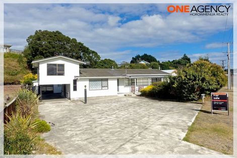 Photo of property in 11 Victoria Street, Foxton, 4814