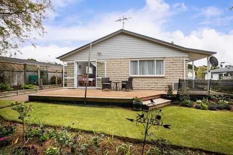 Photo of property in 68 Riversdale Drive, Merrilands, New Plymouth, 4312