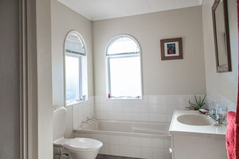 Photo of property in 60 Lucknow Road, Havelock North, 4130