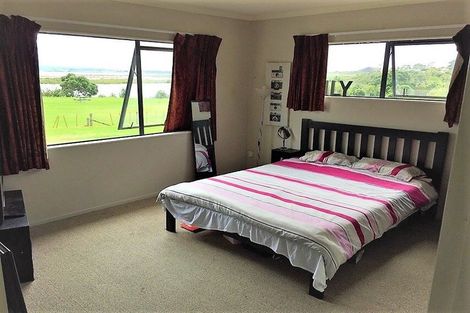 Photo of property in 114 Pitt Avenue, Clendon Park, Auckland, 2103