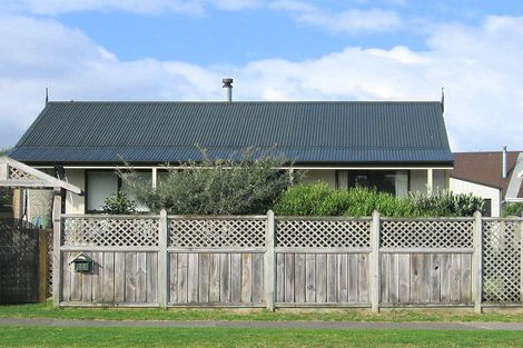 Photo of property in 144 Tutere Street, Waikanae Beach, Waikanae, 5036