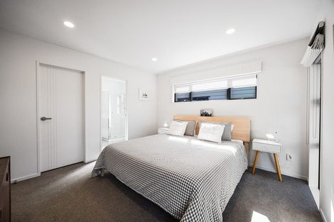 Photo of property in 38 Lumbarda Drive, Kumeu, 0810