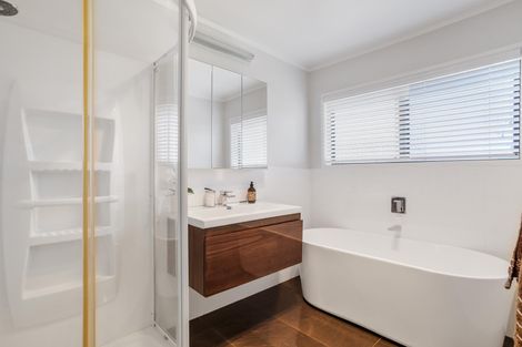 Photo of property in 10 St Simon Place, Botany Downs, Auckland, 2010