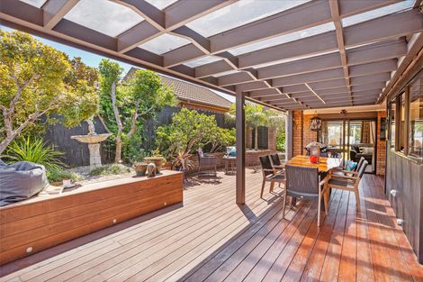 Photo of property in 10 St Simon Place, Botany Downs, Auckland, 2010